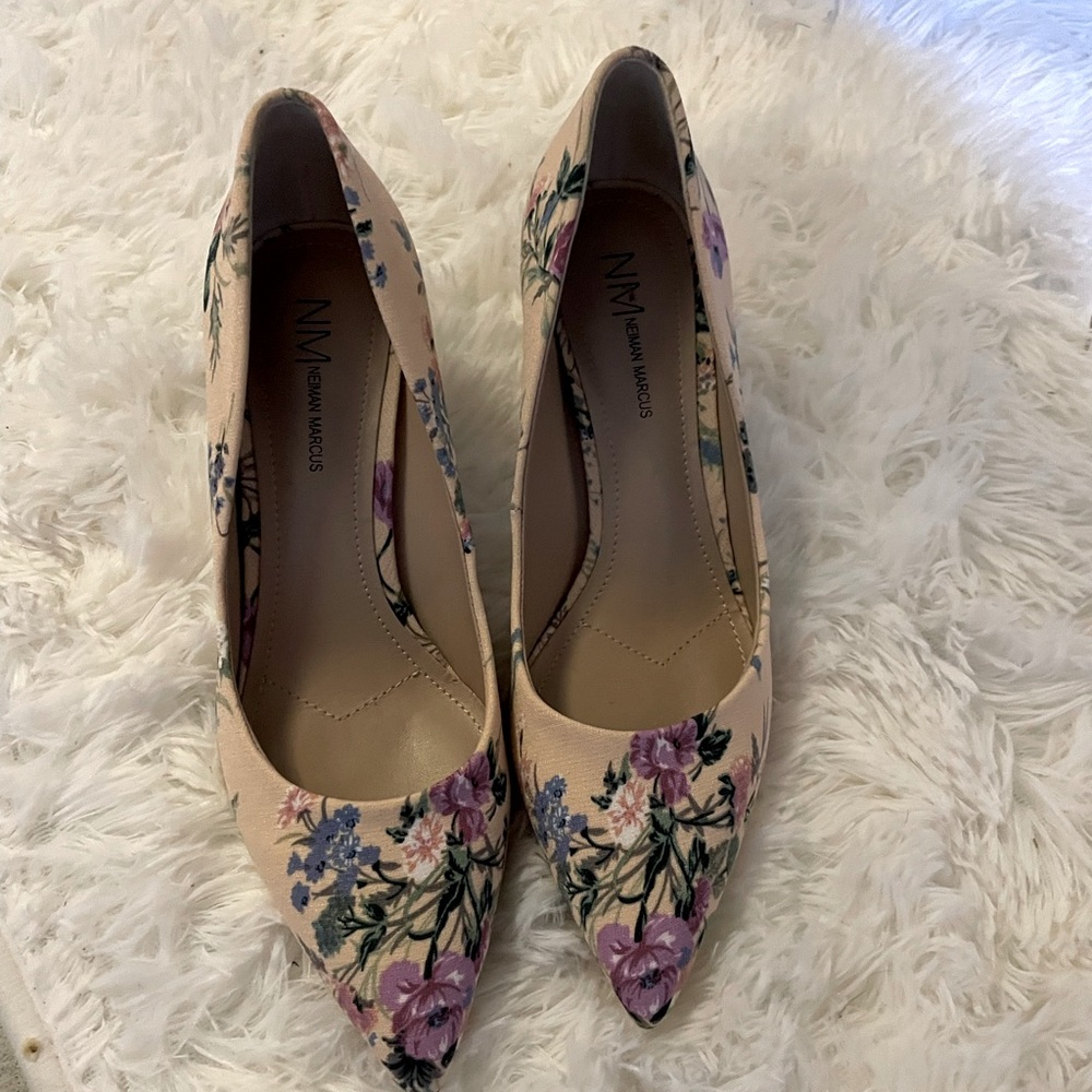 Gorgeous NM (Neiman Marcus) heels, floral print! Very pretty!